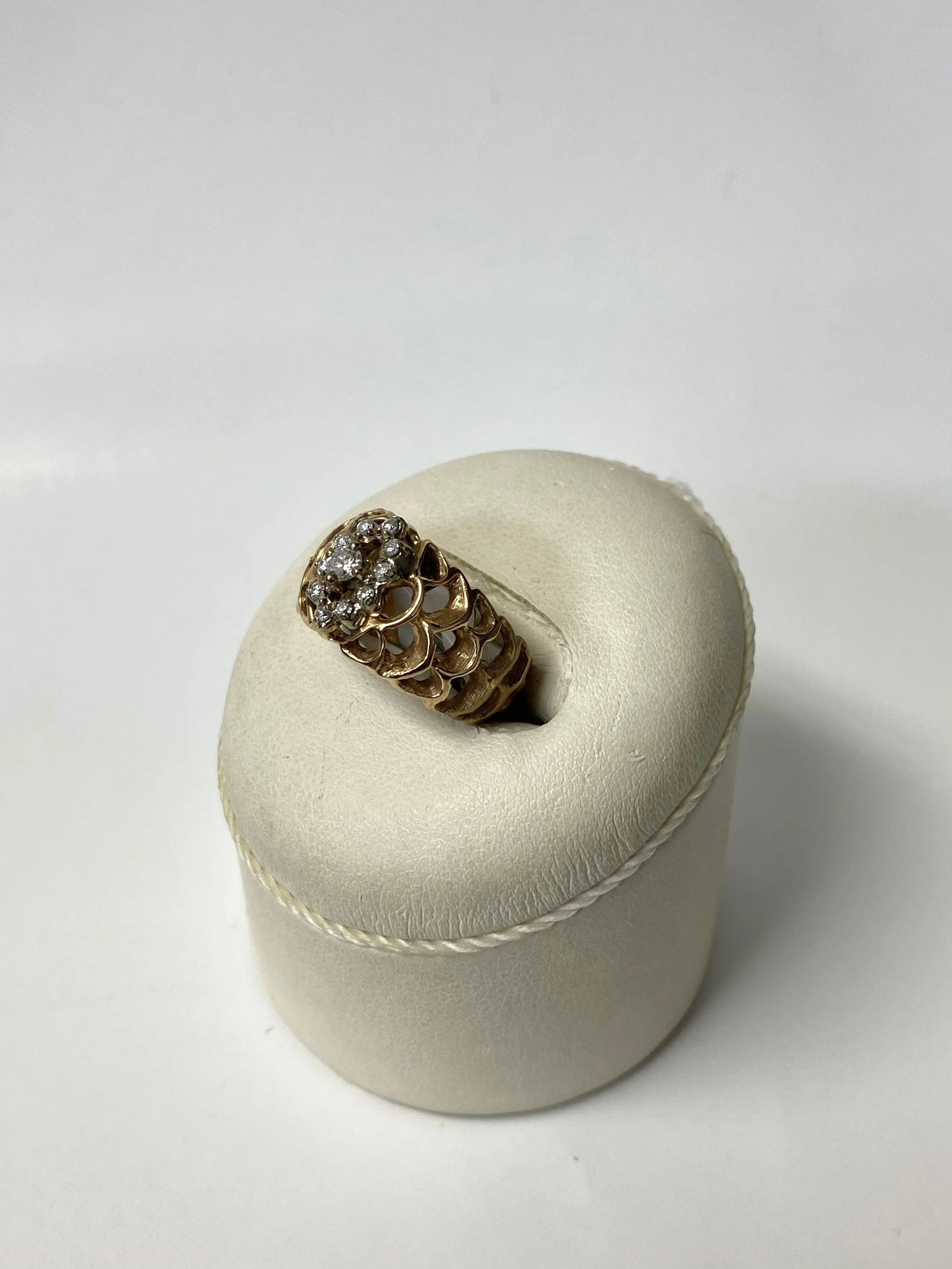 14K Yellow Gold and Flower Diamond Ring 0.25cts