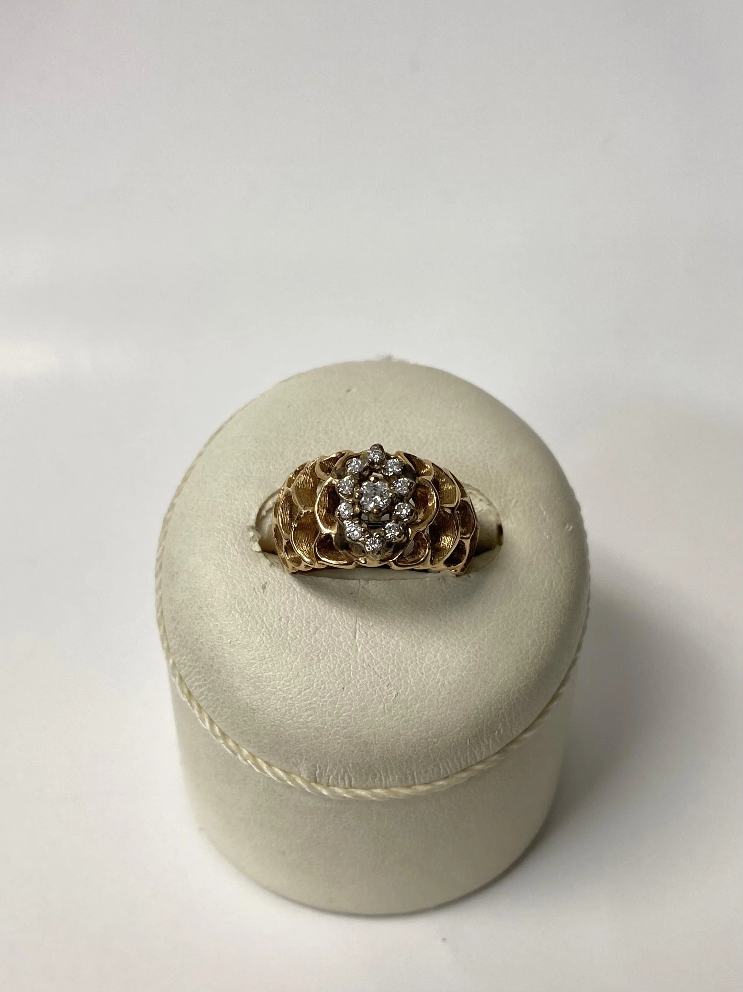 14K Yellow Gold and Flower Diamond Ring 0.25cts