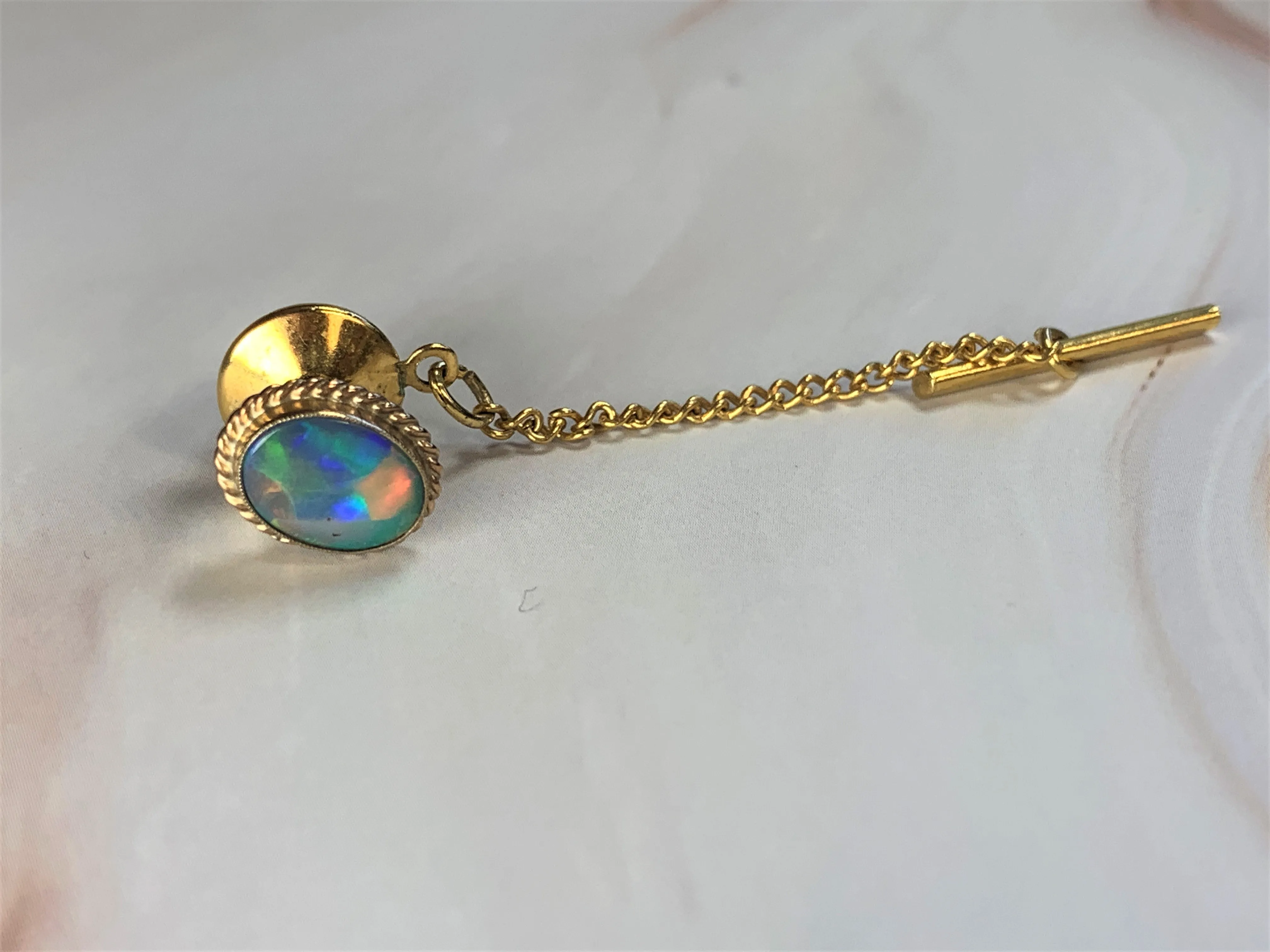 18kt Yellow Gold Opal doublet tie tac pin