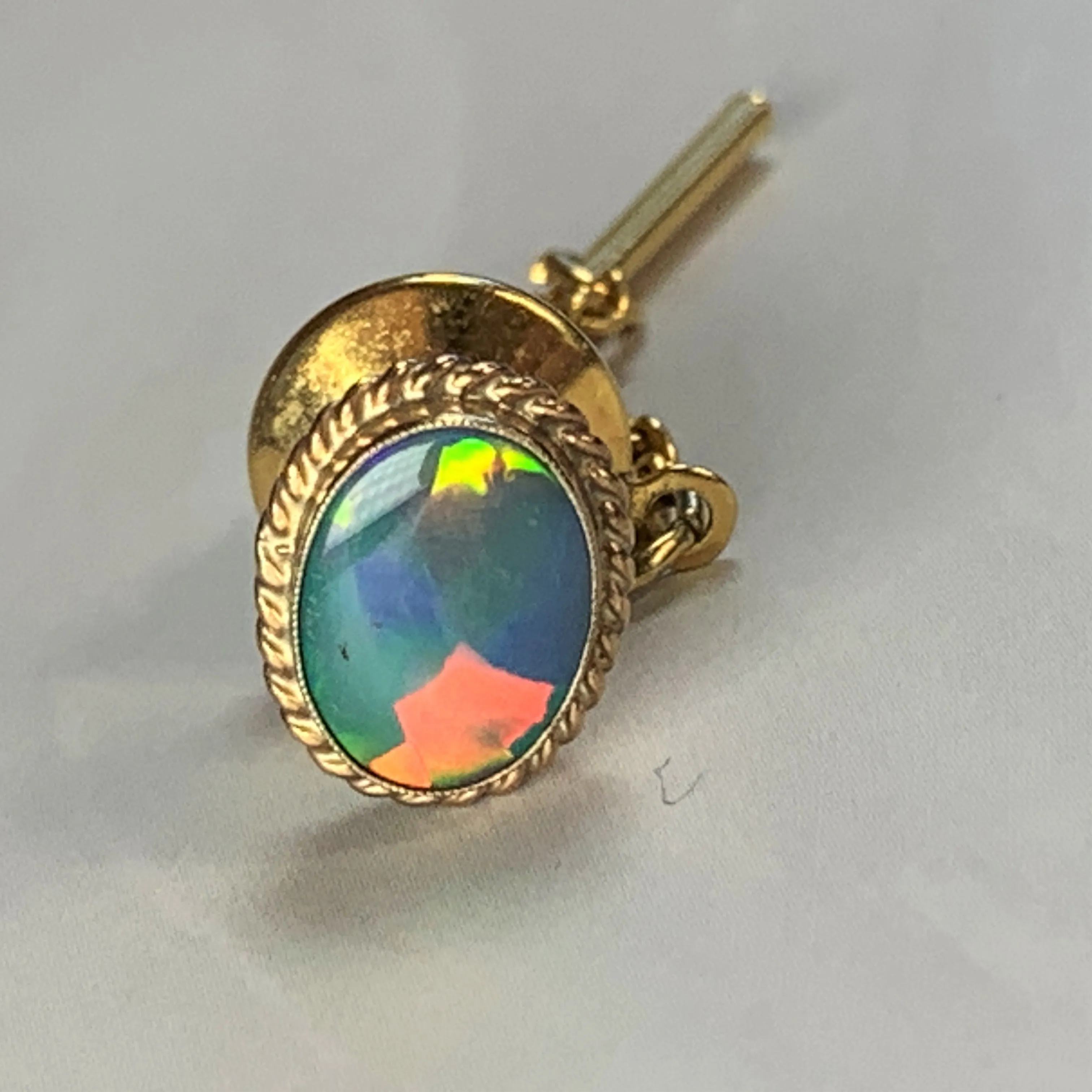 18kt Yellow Gold Opal doublet tie tac pin