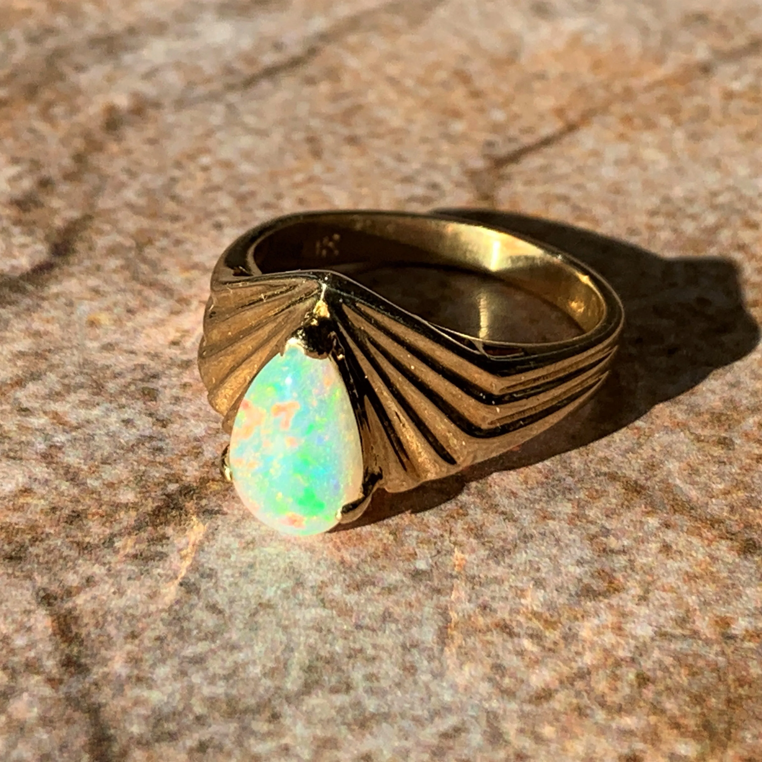 18kt Yellow Gold Pear shape step design Pear shape Opal ring