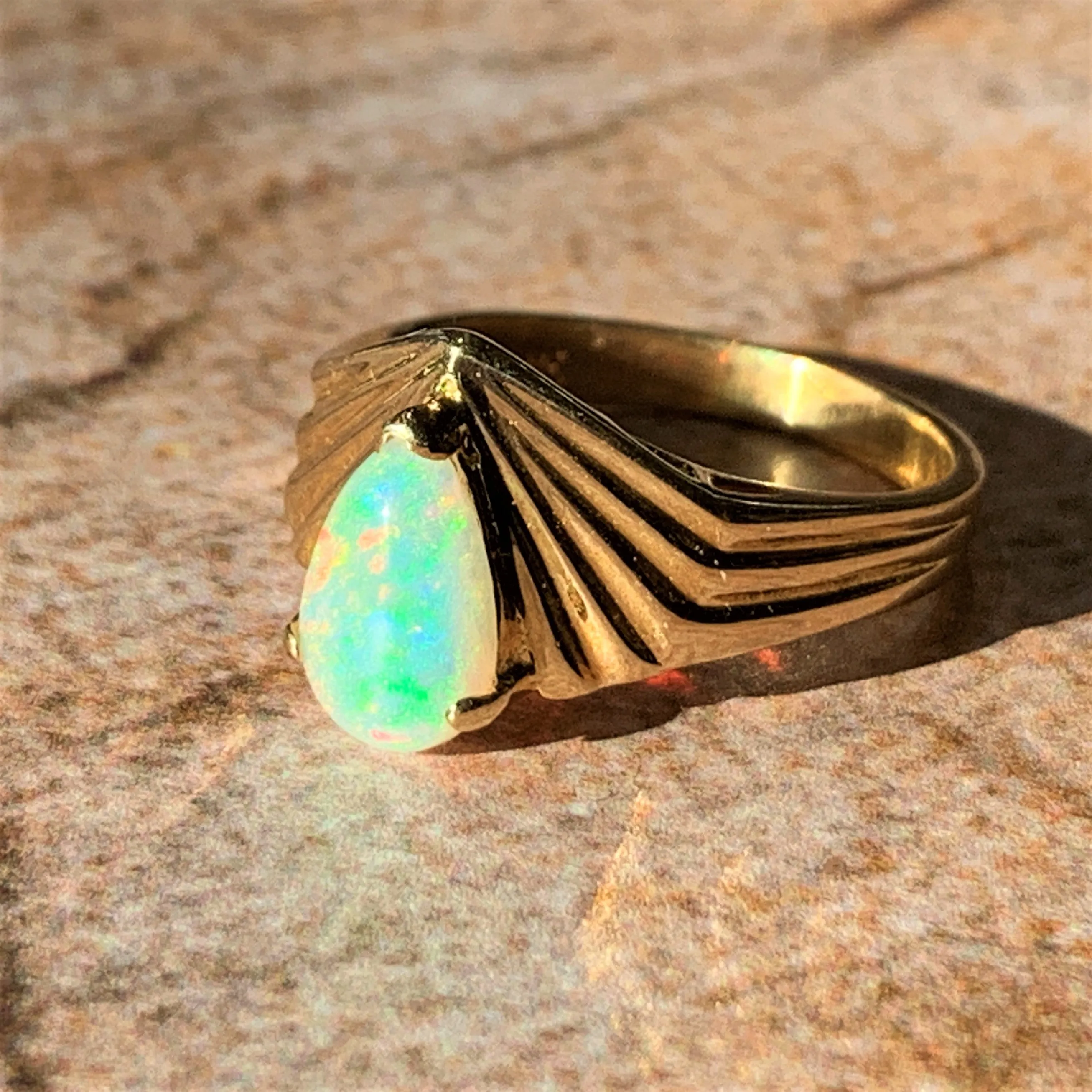 18kt Yellow Gold Pear shape step design Pear shape Opal ring