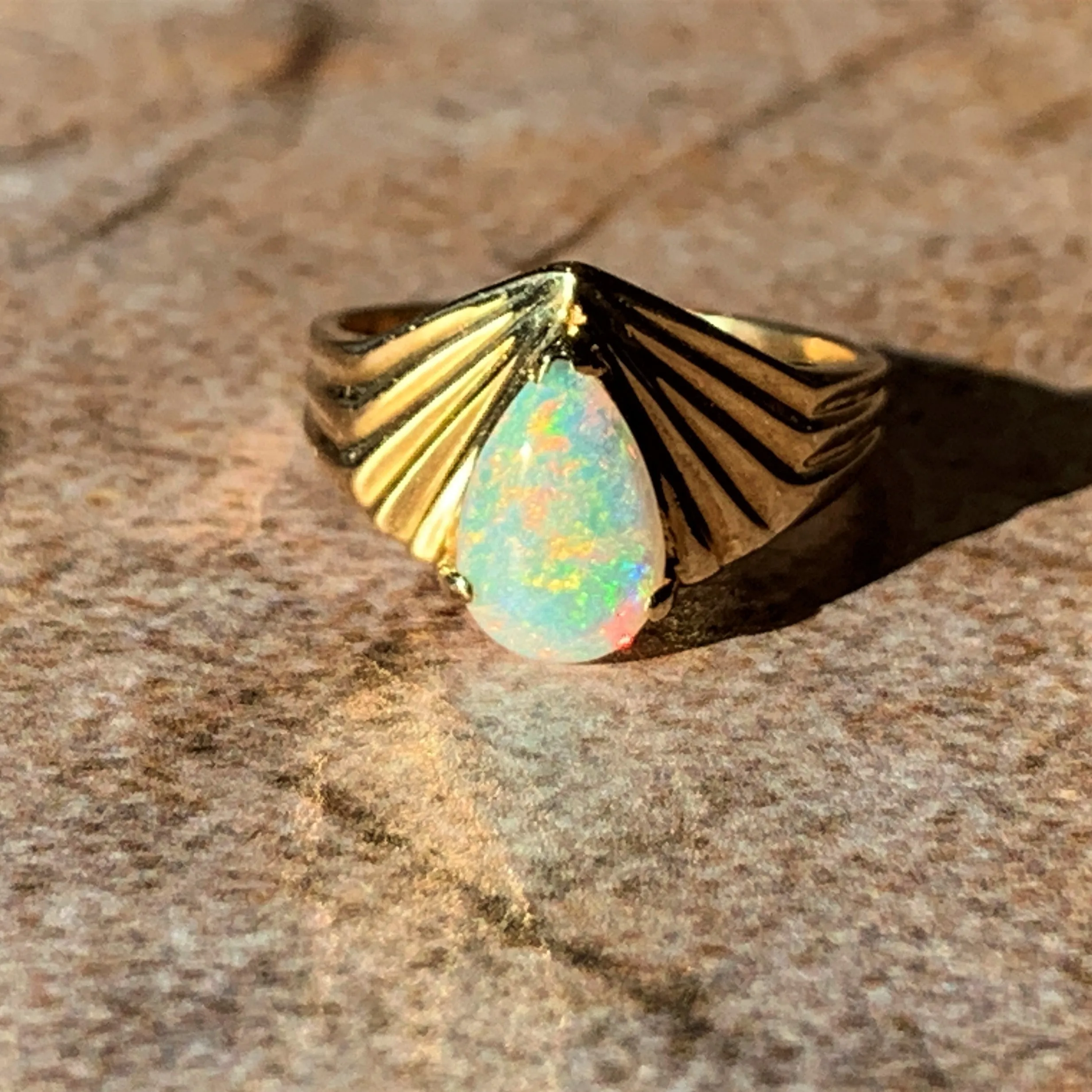 18kt Yellow Gold Pear shape step design Pear shape Opal ring