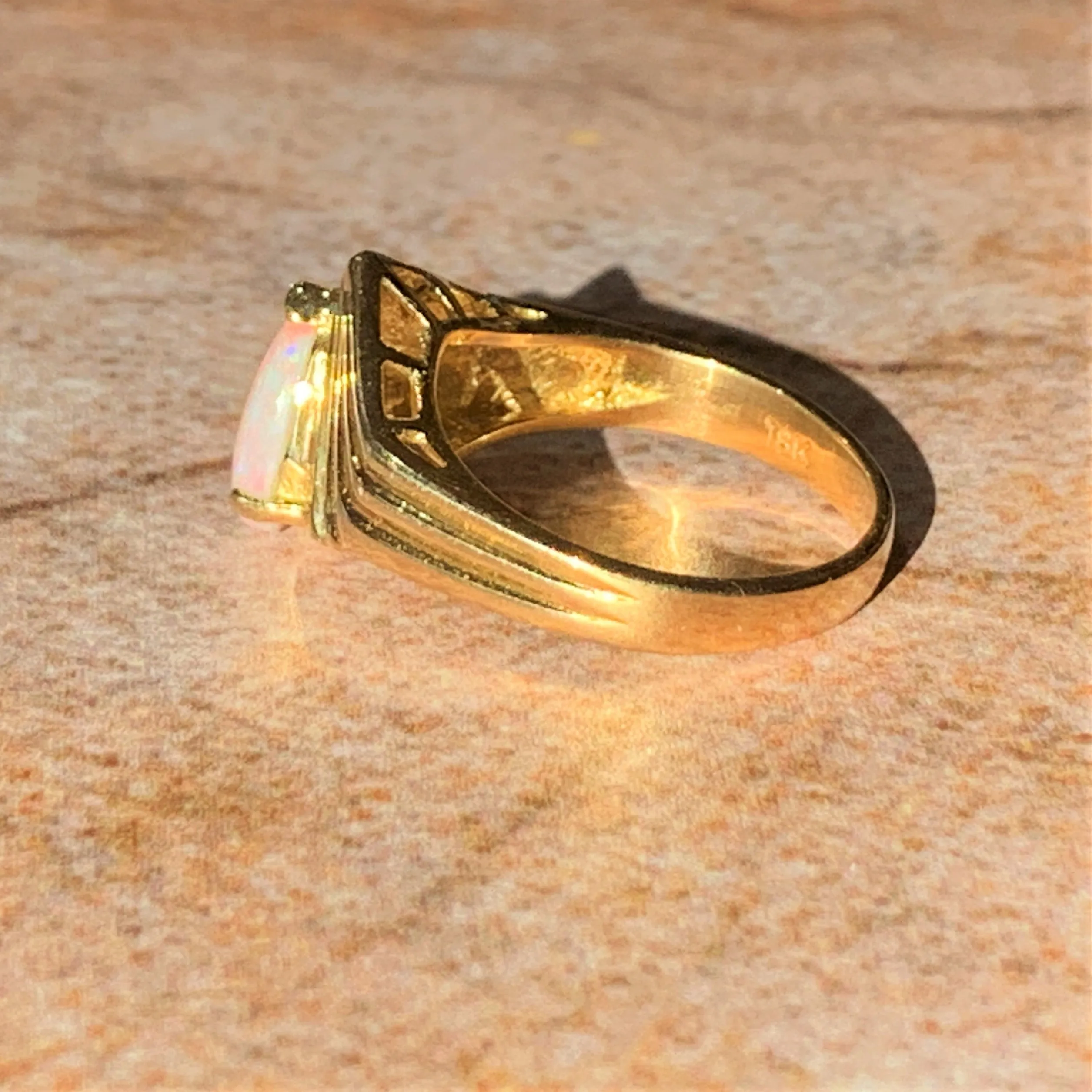 18kt Yellow Gold Pear shape step design Pear shape Opal ring