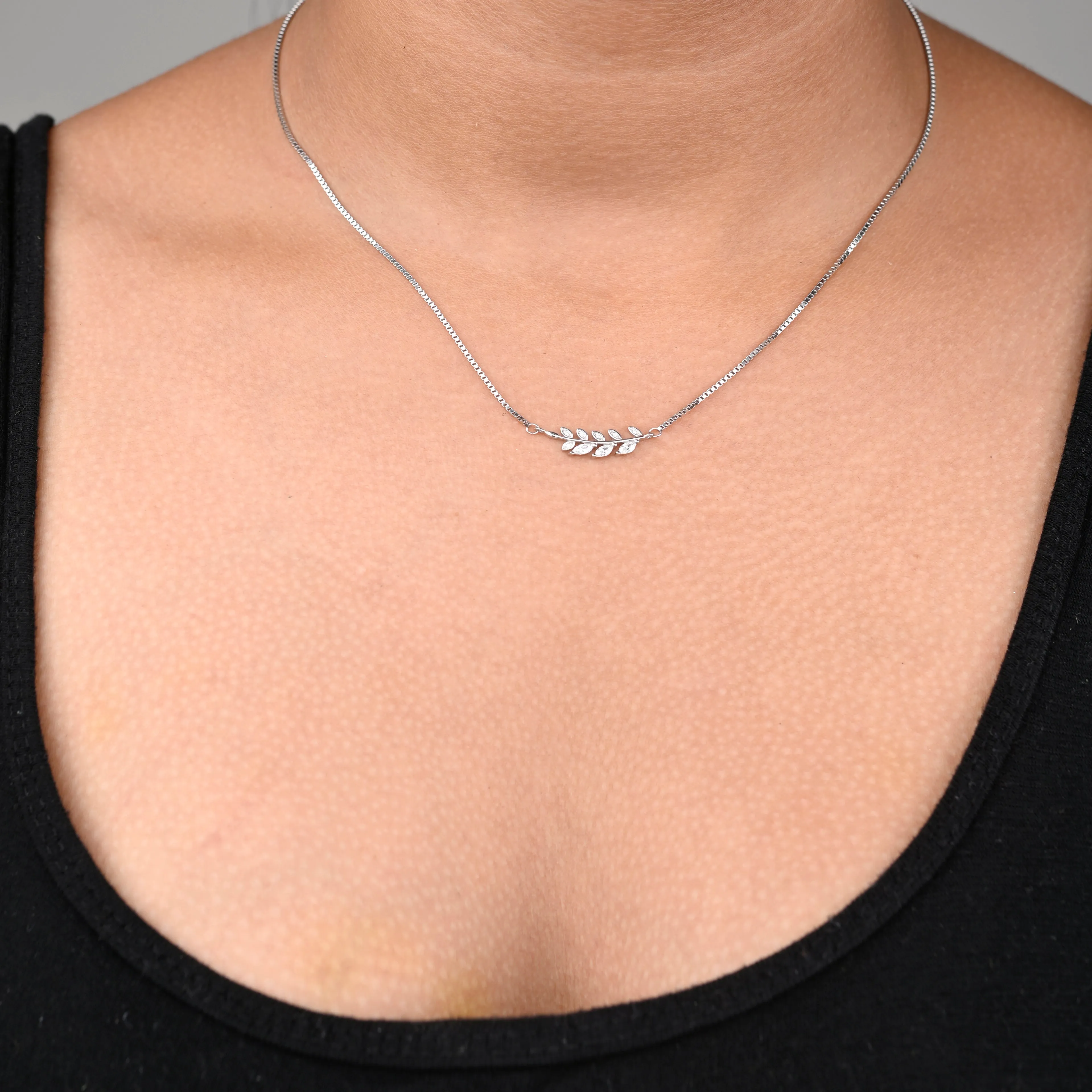 925 sterling silver white gold Anushka sharma classic leaf necklace for women and girls IWith certificate of Authenticity 925 stamp