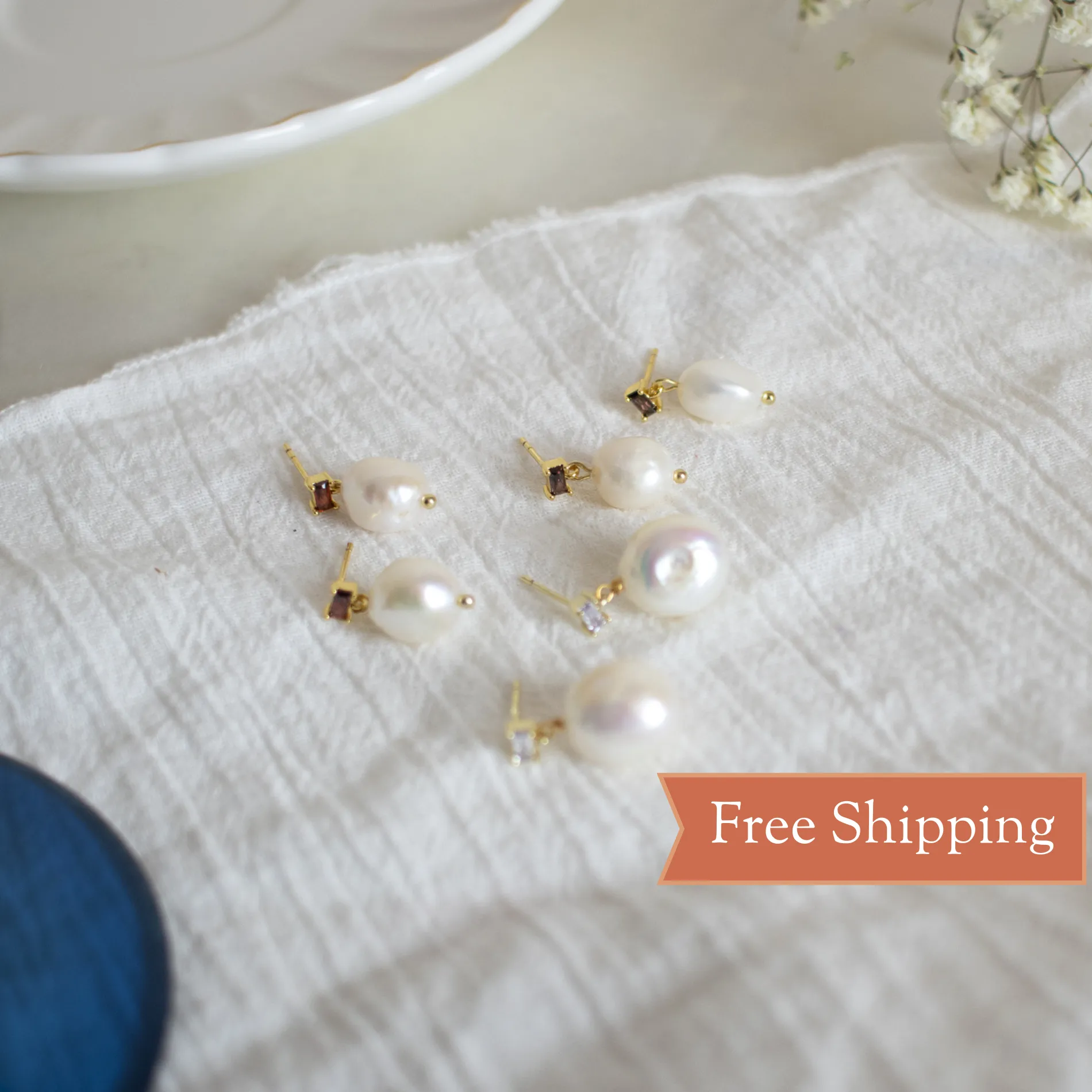 Bel Emerald Pearl Studs