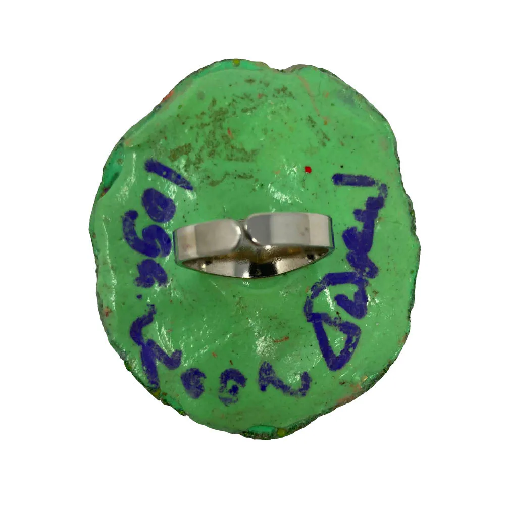 GREEN OVAL RING WITH PICTURE