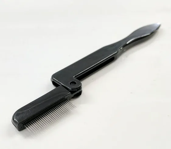 Lash comb