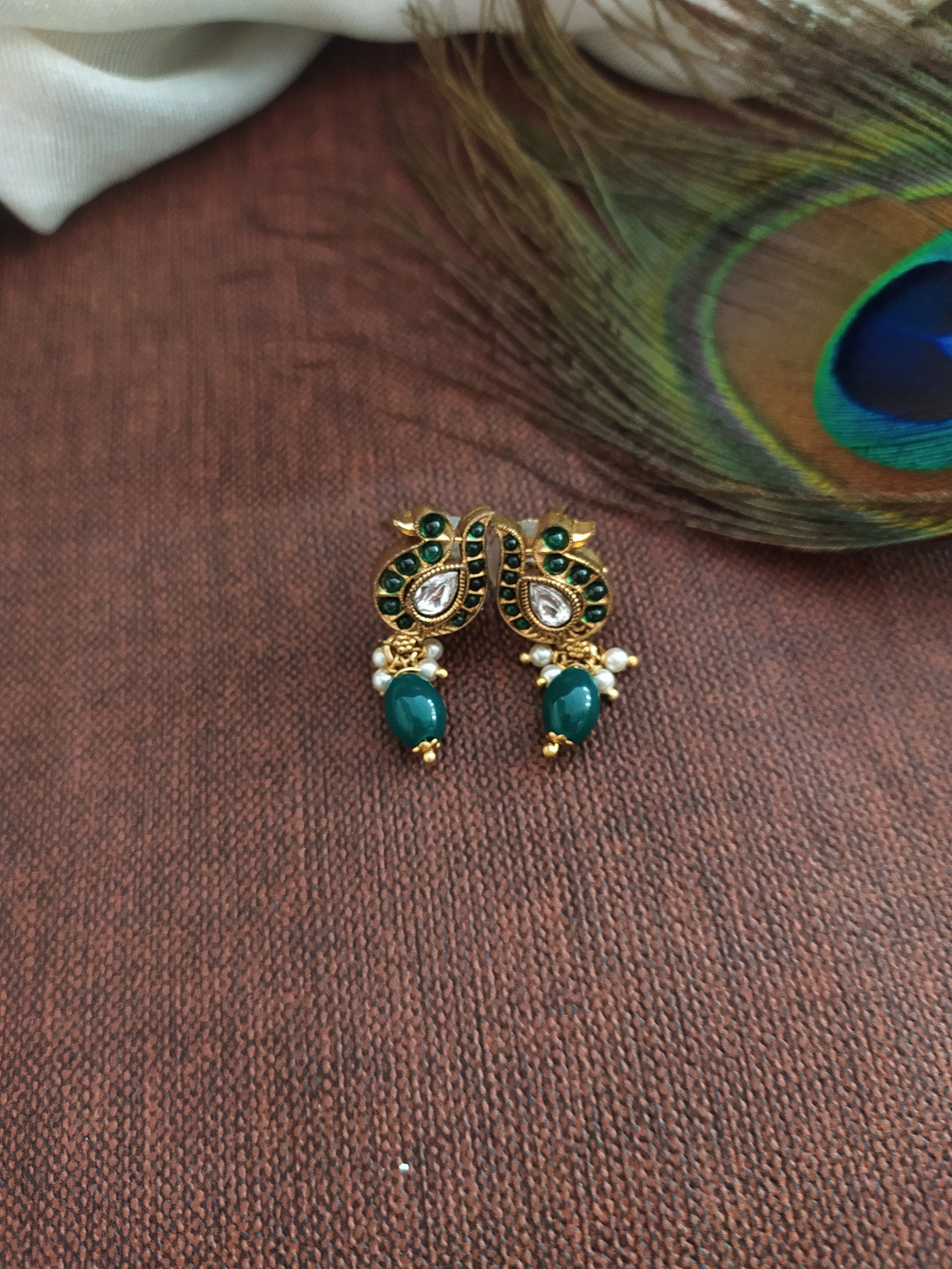Regal Radiance Antique Peacock-Designed Emerald Necklace Set